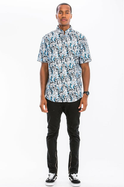 HAWAIIAN BUTTON DOWN SHIRT.